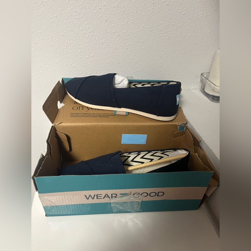 New Toms Slip On Shoes Navy Size 7